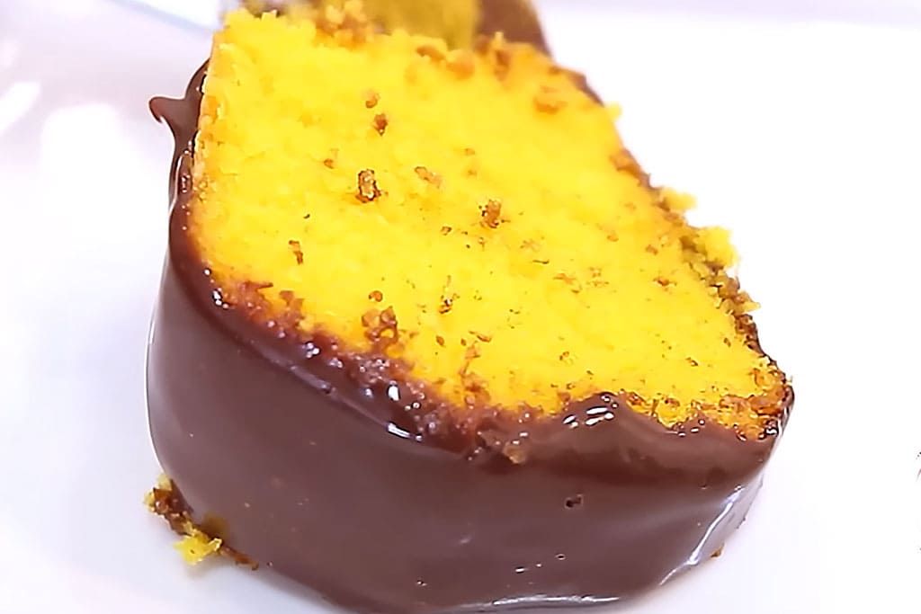Bolo de Cenoura com Cobertura de Chocolate