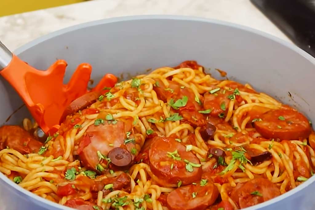 Macarrão com Calabresa