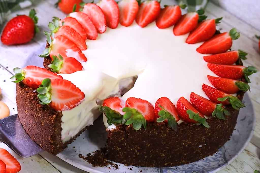 Torta Ninho com Morango