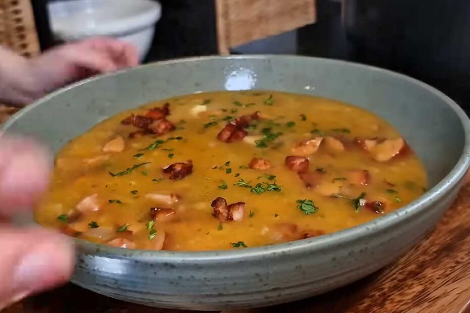 Caldo de Mandioca com Bacon e Calabresa