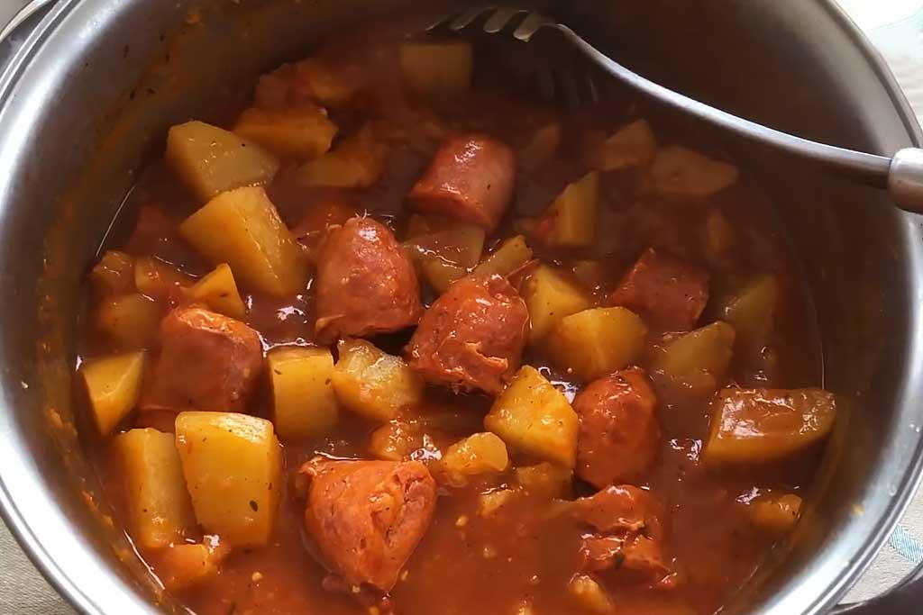 Linguiça Toscana ao Molho com Batata