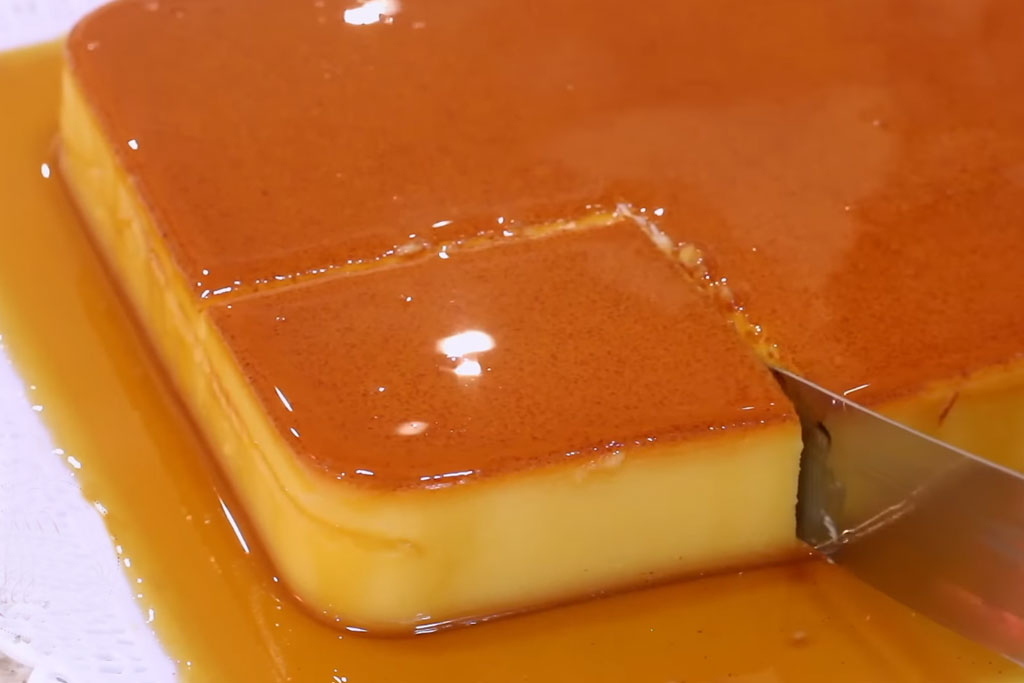 Pudim de Padaria com Calda de Caramelo