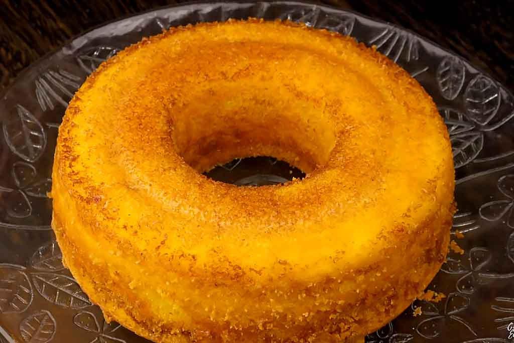 Bolo de Fubá com Suco de Laranja