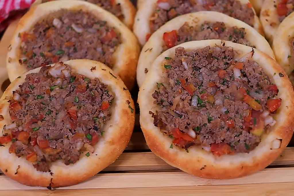 Esfiha Aberta de Carne