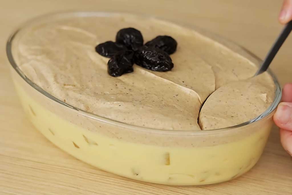 Sobremesa de Abacaxi com Creme de Ameixa
