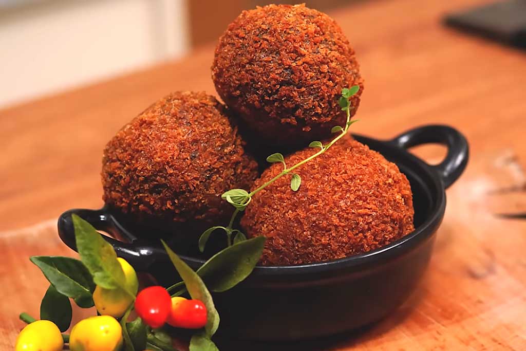 Bolinho de Costela com Queijo