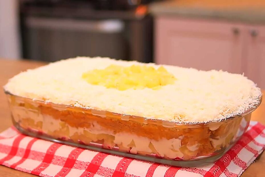 Bolo Gelado de Abacaxi com Coco