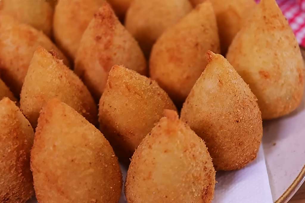 Coxinha de Frango Cremosa e Crocante