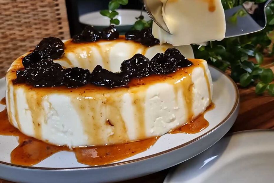 Manjar de Coco com Calda de Ameixa