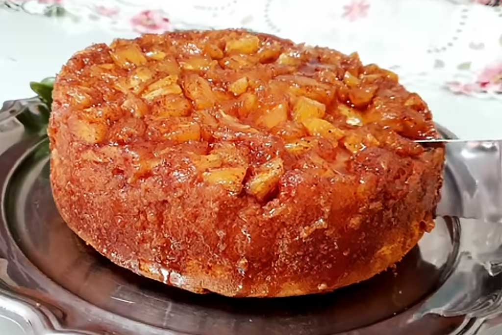Bolo de Abacaxi com Caramelo