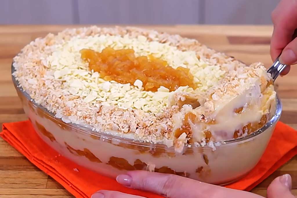 Pavê Folhado com Creme de Abacaxi