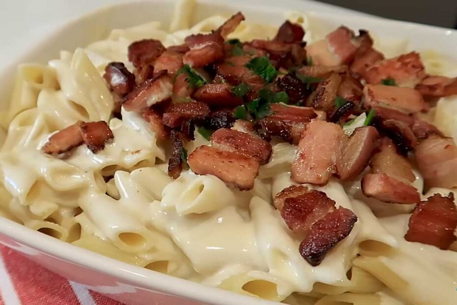 Macarrão ao Molho Branco com Bacon