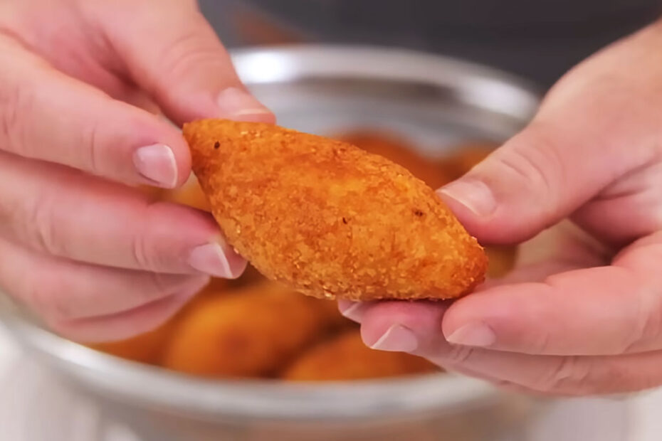 Bolinho de Aipim com Frango