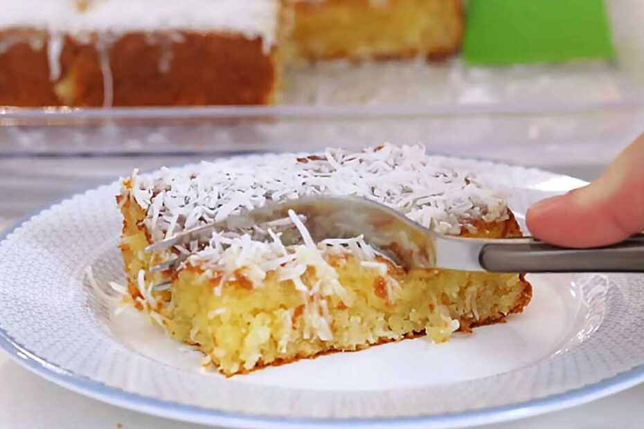 Bolo de Tapioca Cremoso com Coco