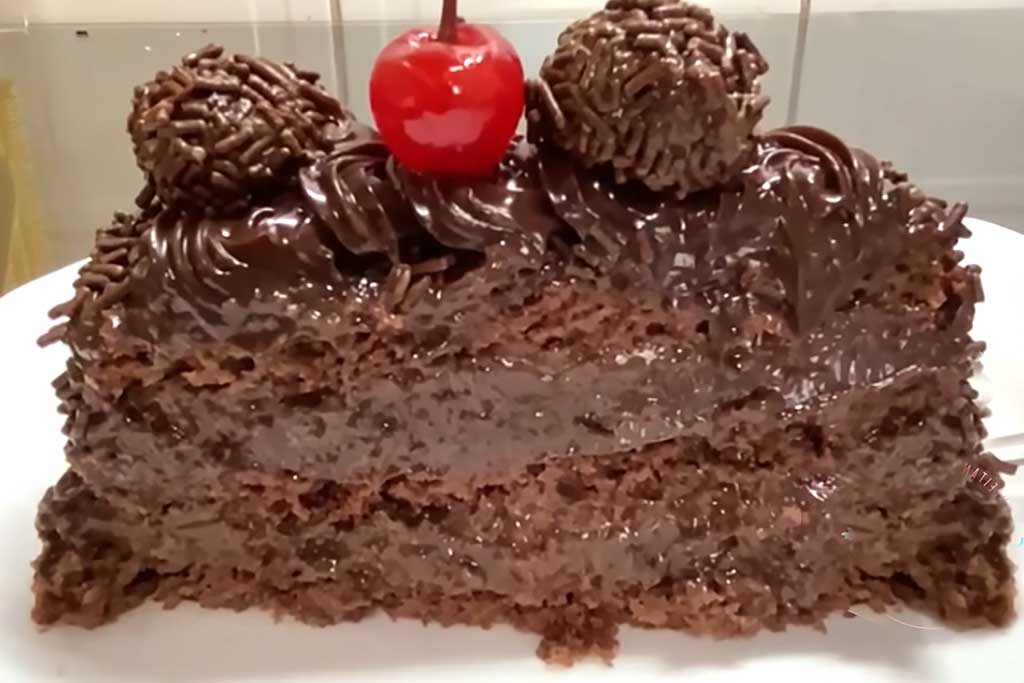 Bolo Cremoso de Chocolate