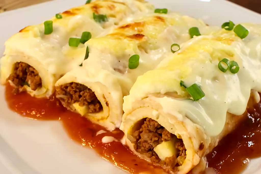 Panqueca de Carne Moída com Molho