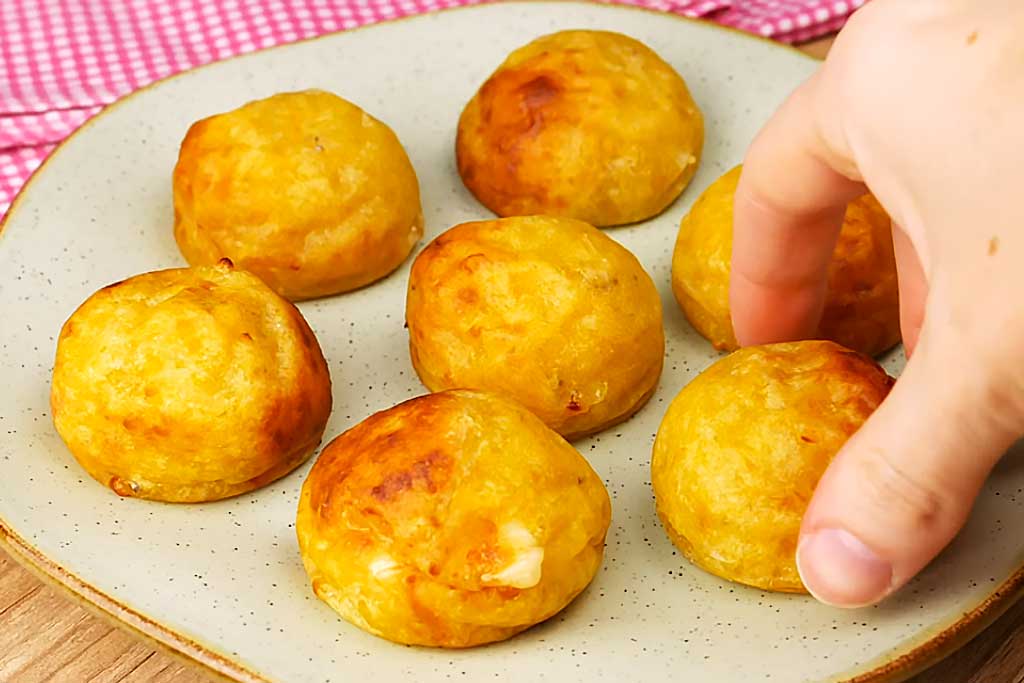 Pão de Queijo com Banana da Terra