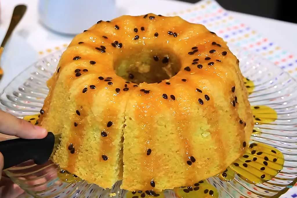 Bolo de Maracujá Fofinho com Geleia