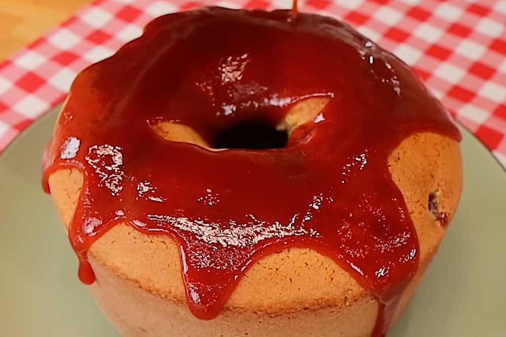 Bolo de Fubá com Goiabada