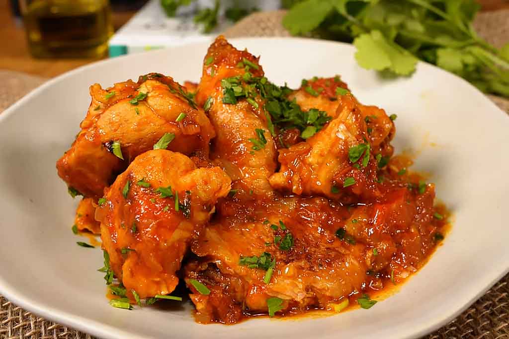 Frango Ensopado com Molho de Tomate