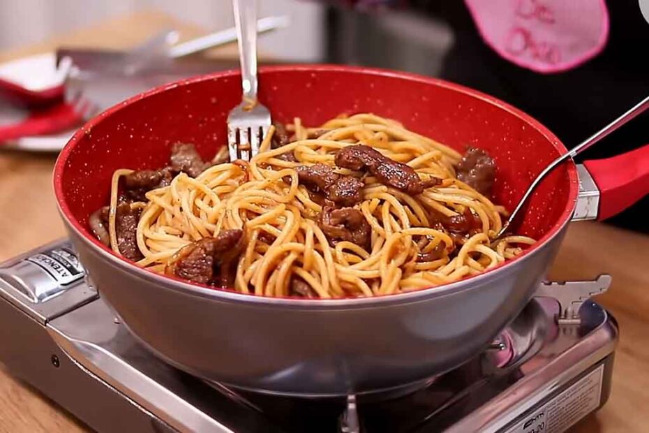 Macarrão com Bife Acebolado