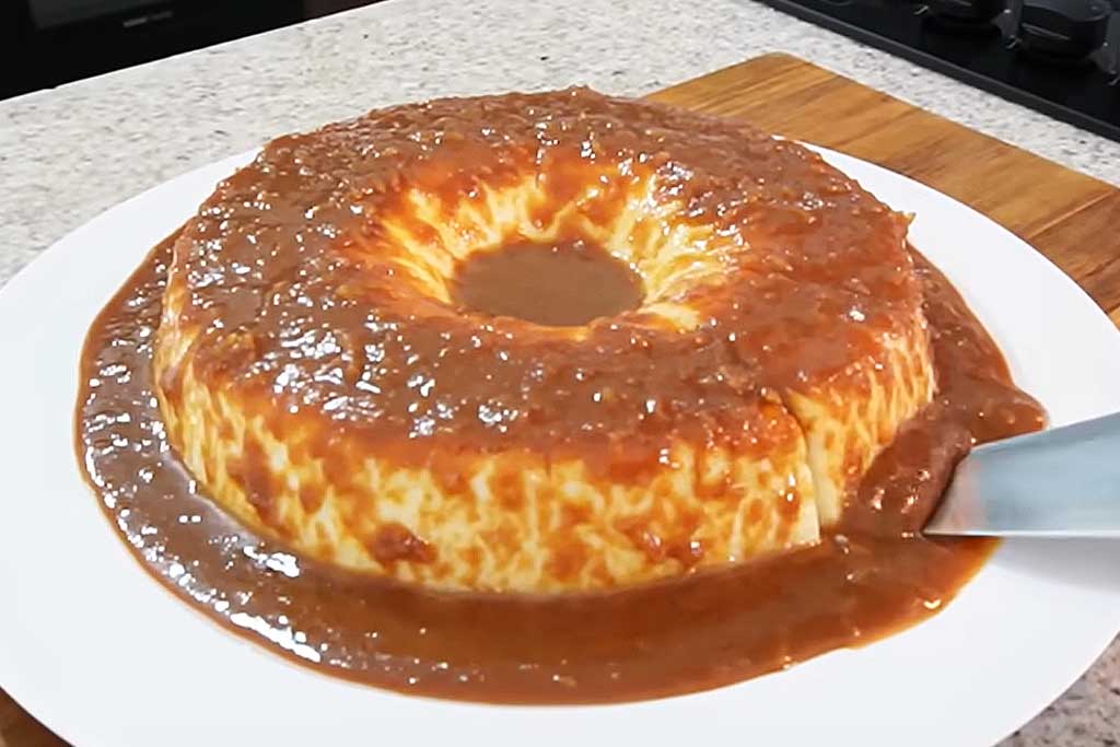 Manjar de Coco com Calda Cremosa