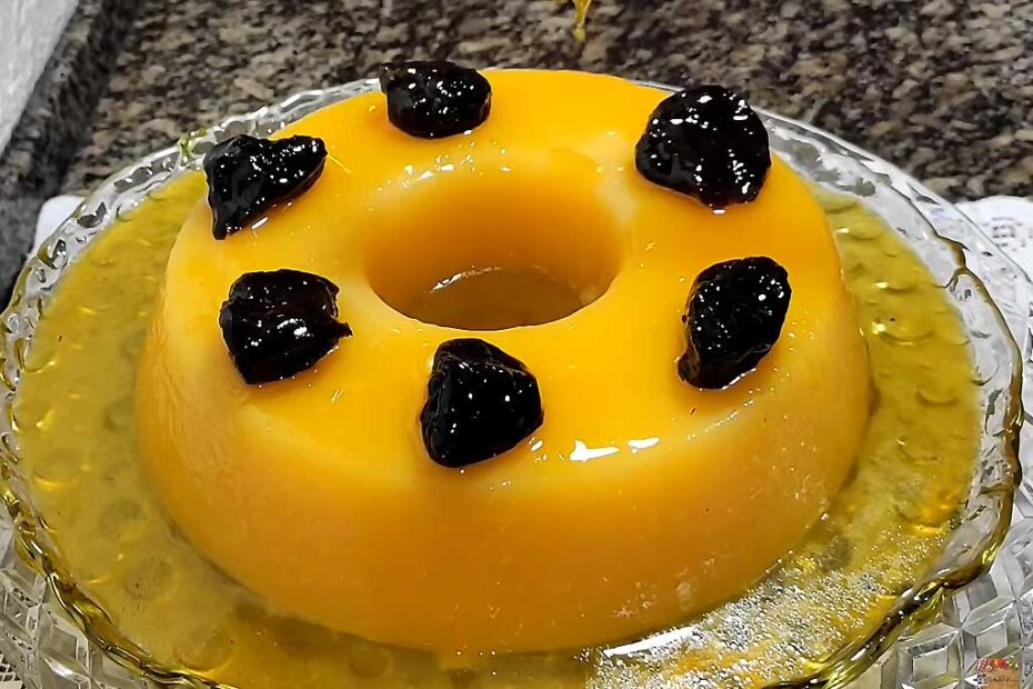 Manjar de Laranja com Calda de Ameixas