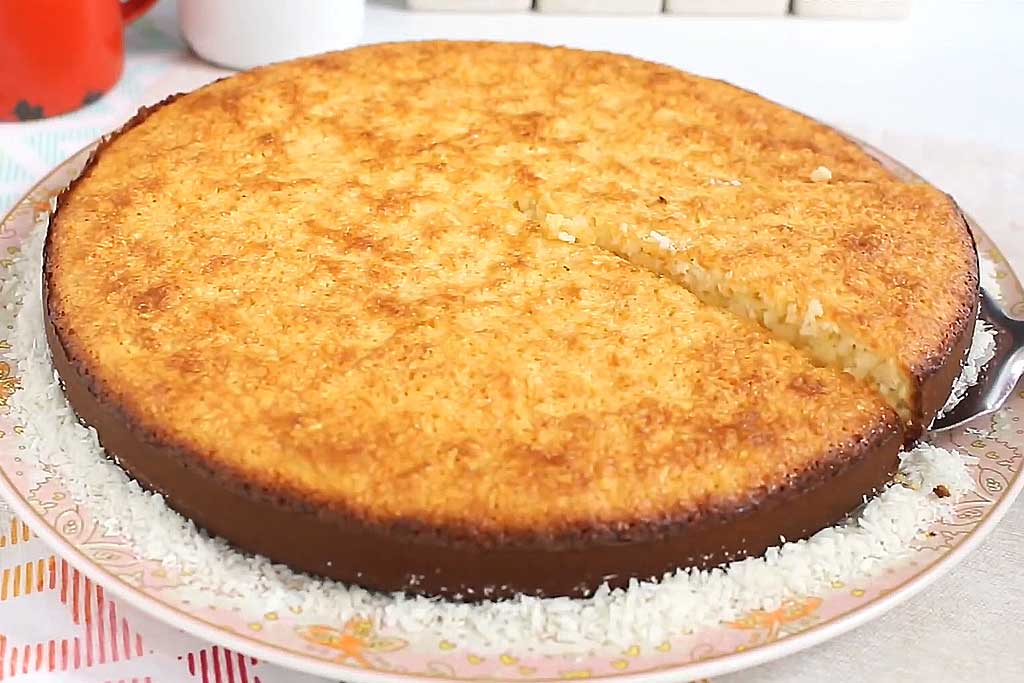 Bolo Molhadinho de Coco e Queijo