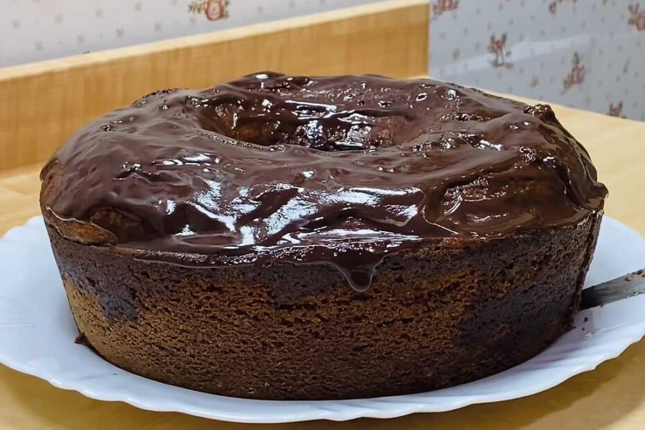 Bolo de Chocolate Fofinho e Molhadinho