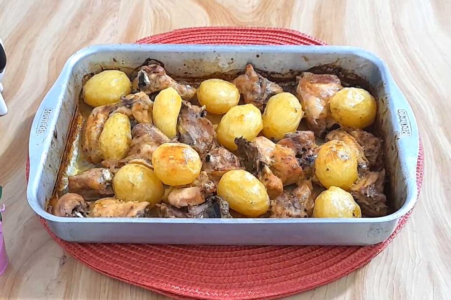 Frango à Passarinho Assado com Batatas