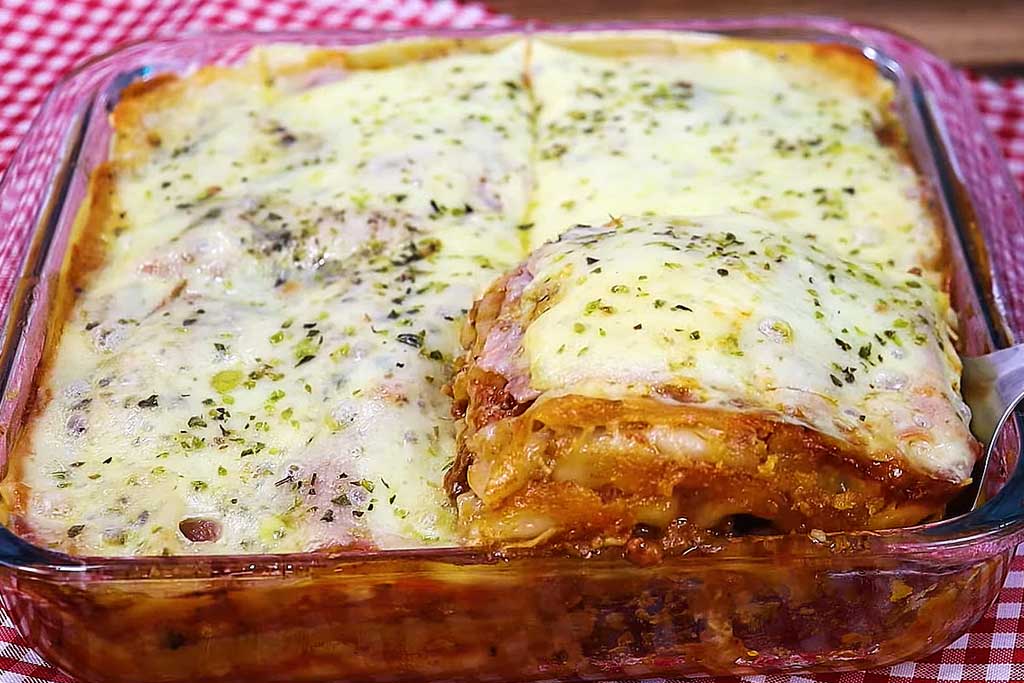 Lasanha Bolonhesa com Massa de Pastel