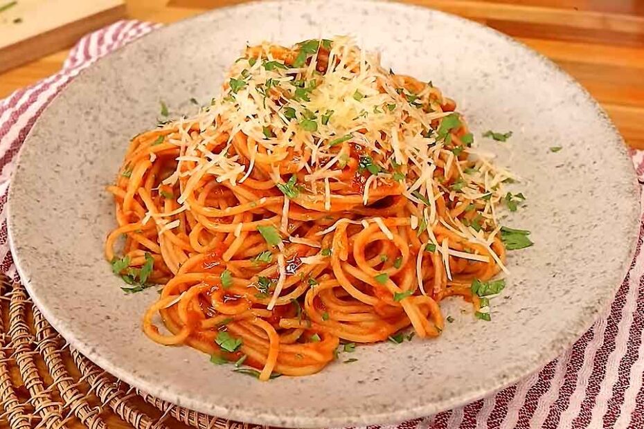 Macarrão com Molho de Tomate Caseiro