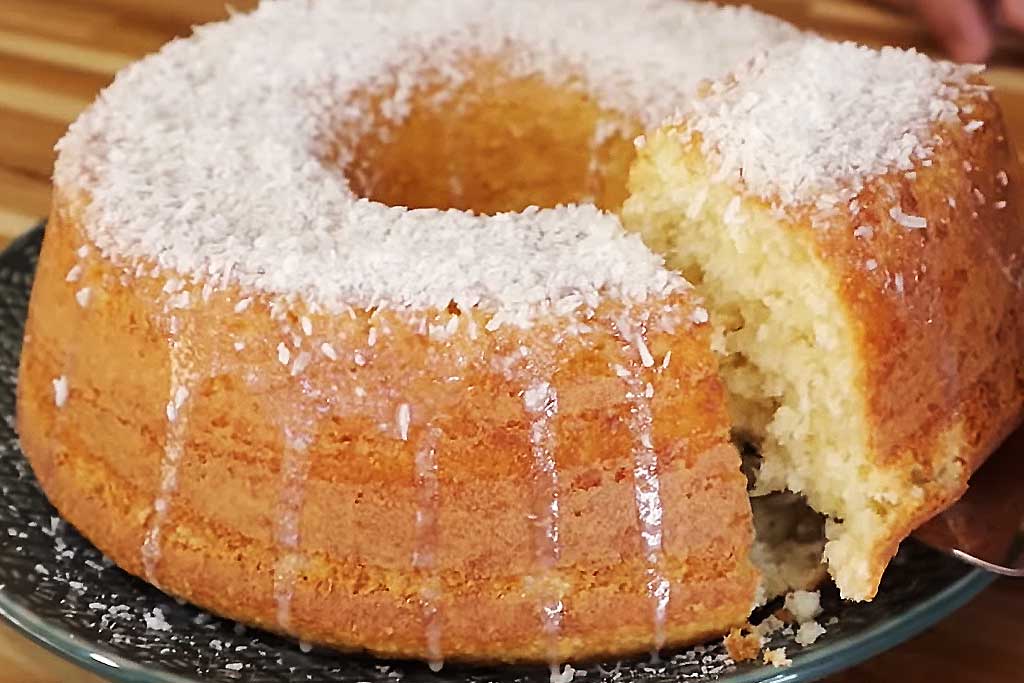 Receita de Bolo de Coco Fofinho