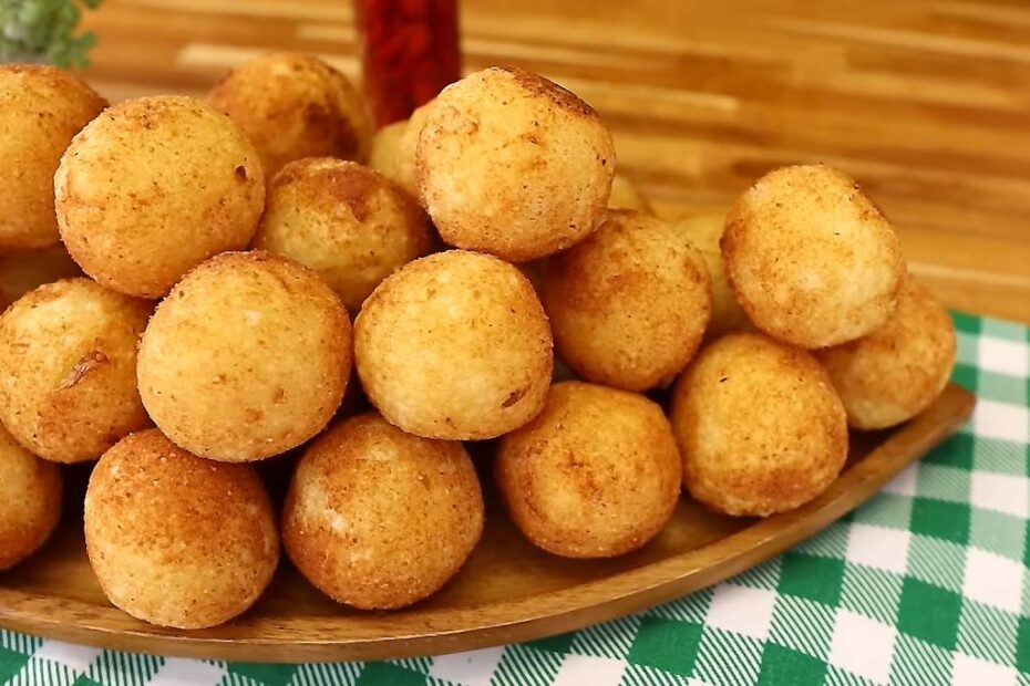 Bolinho de Mandioca com Queijo