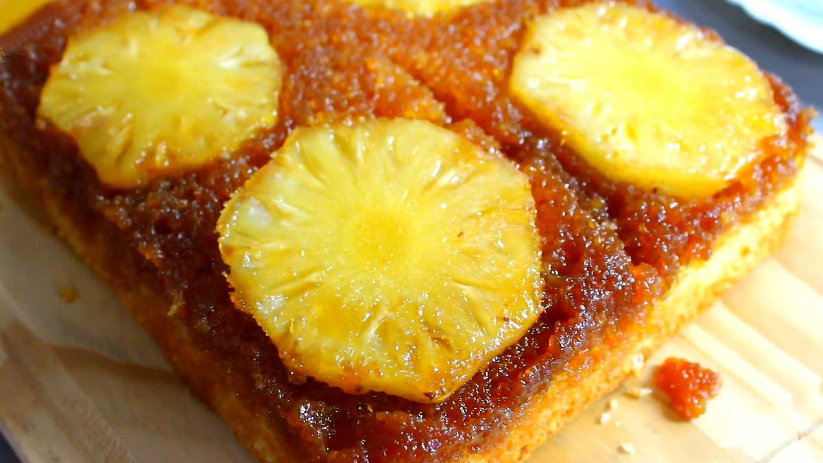 Bolo de Abacaxi Caramelizado Fofinho