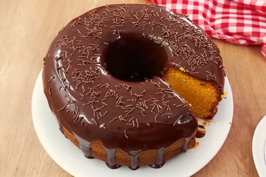 Bolo de Cenoura com Segredo na Massa