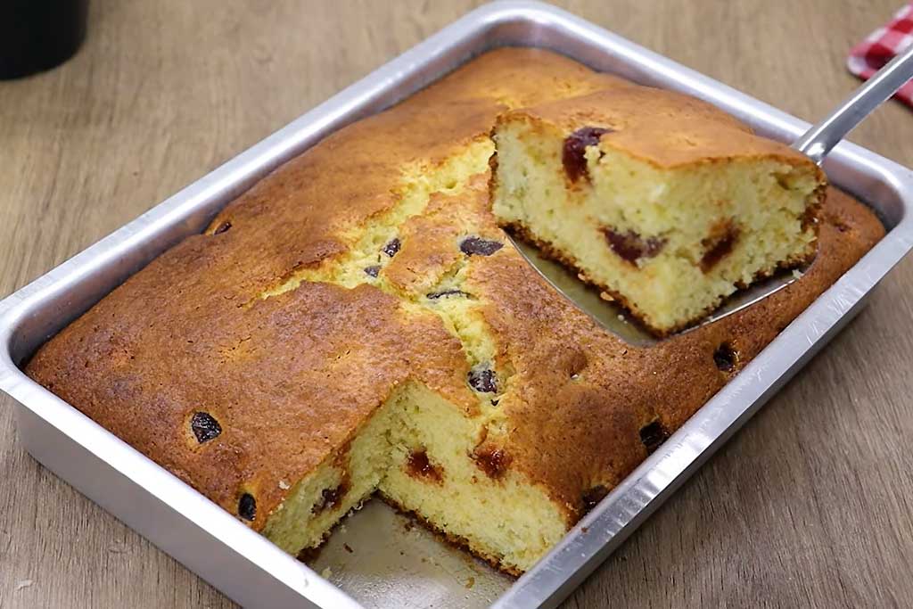Bolo de Fubá com Goiabada Simples