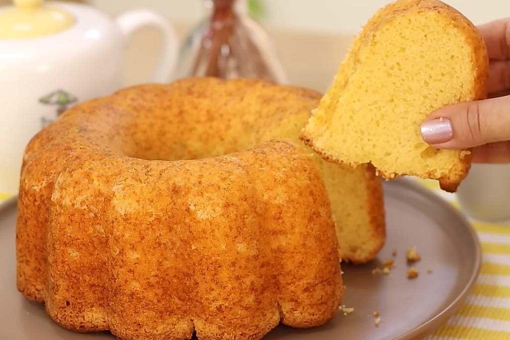 Bolo de Fubá com Iogurte