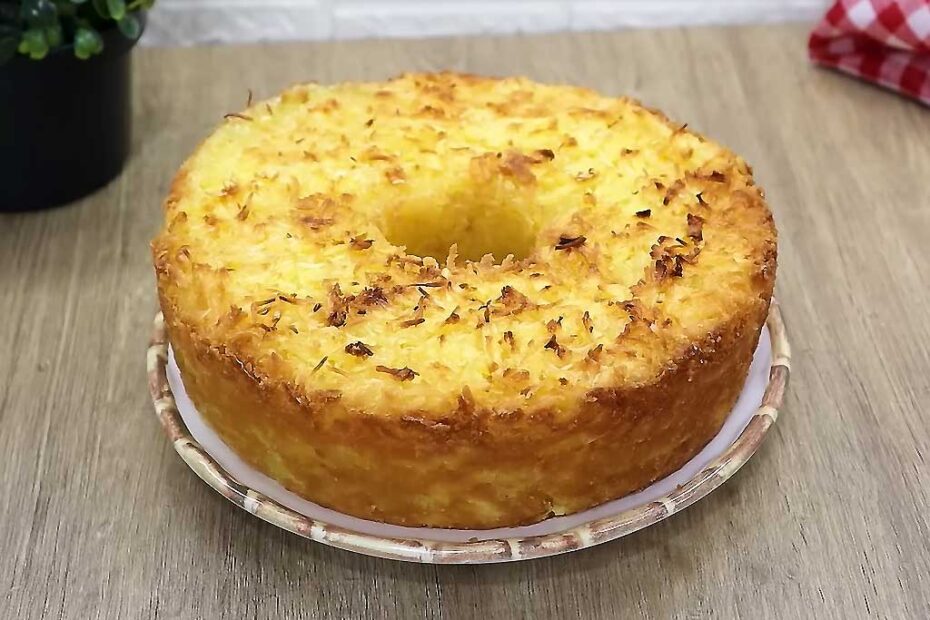 Bolo de Mandioca com Coco Cremoso