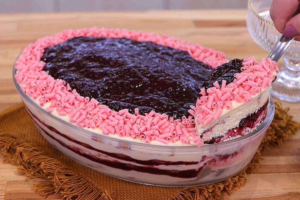 Pavê Quatro Leites com Geleia