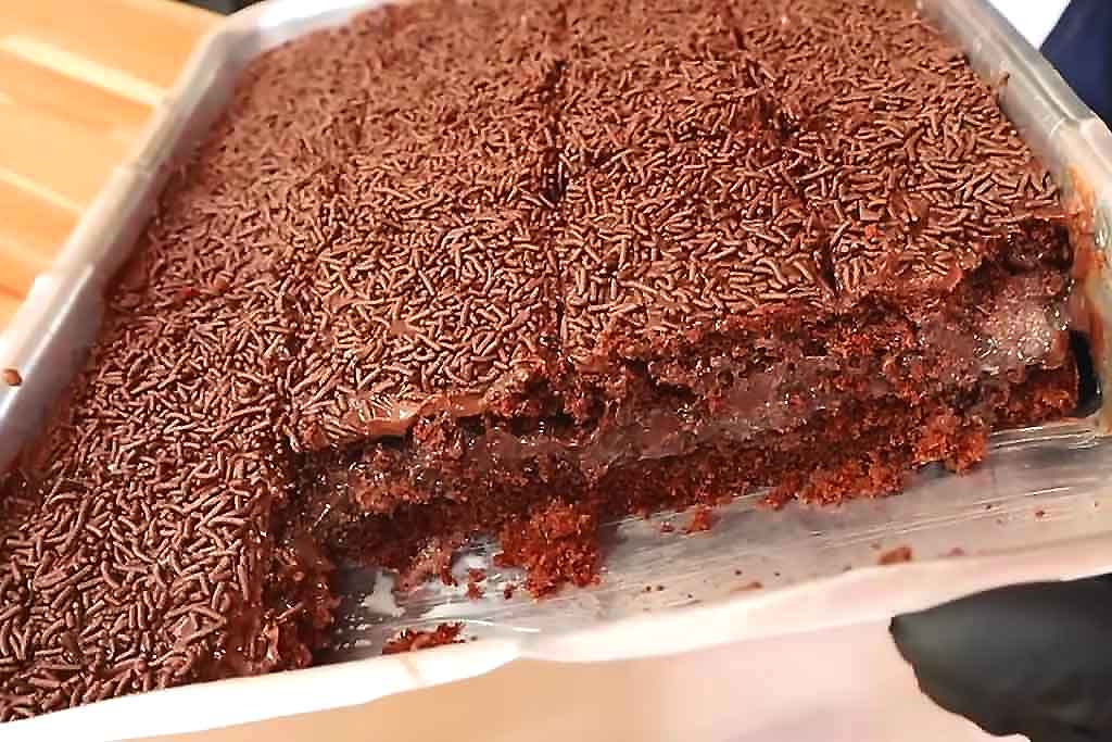 Bolo Brigadeirão Gelado Cremoso