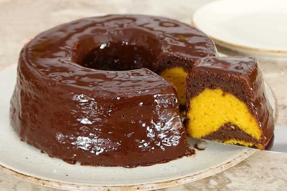 Bolo de Cenoura Mesclado com Chocolate