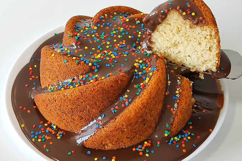 Bolo de Iogurte com Brigadeiro