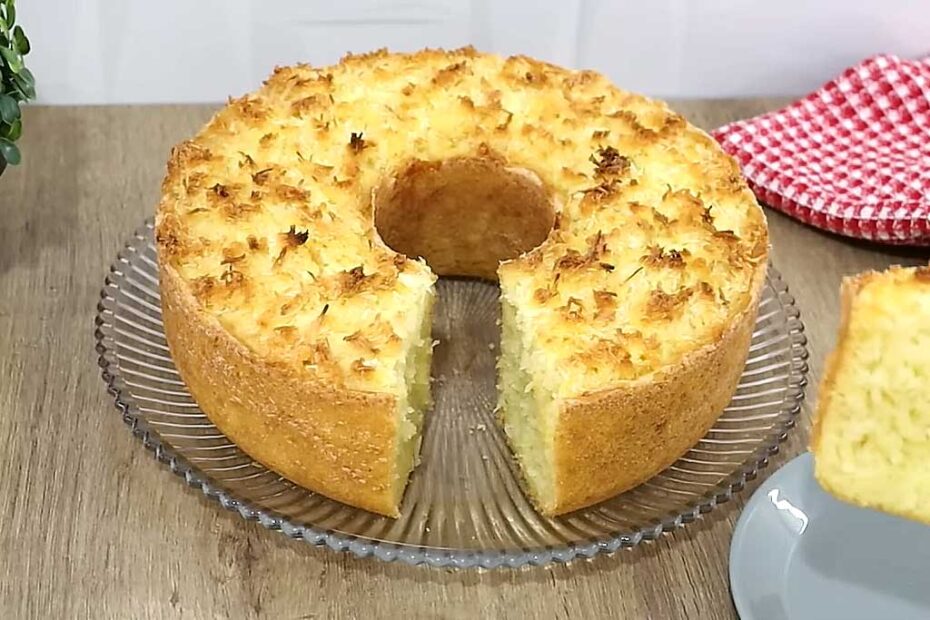 Bolo de Mandioca Fácil com Coco