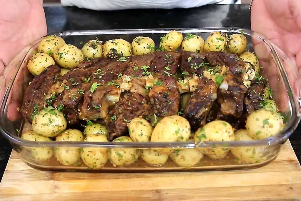 Costela Assada no Forno com Batatas