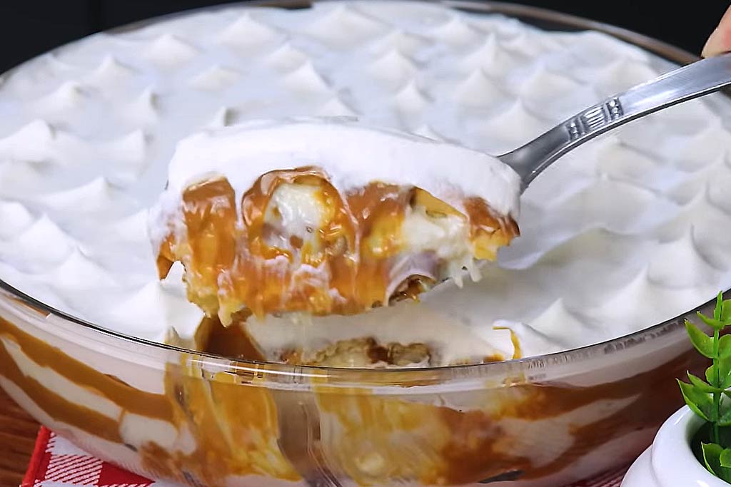 Pavê de Abacaxi com Coco e Doce