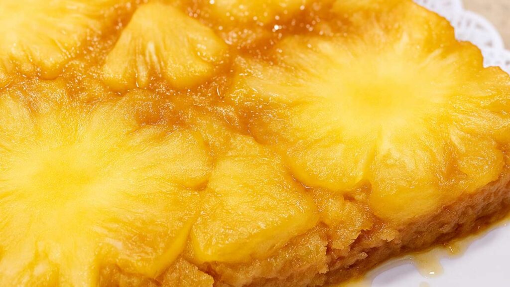 Bolo Invertido de Abacaxi Caramelizado