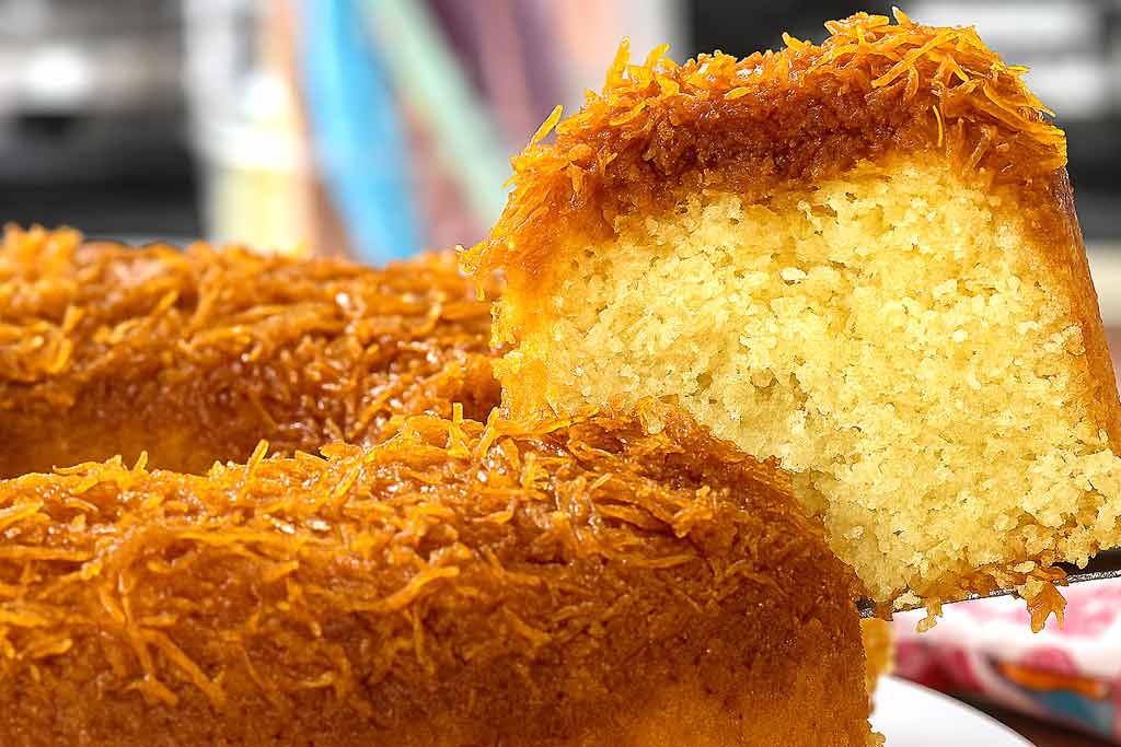 Bolo Invertido de Coco com Calda