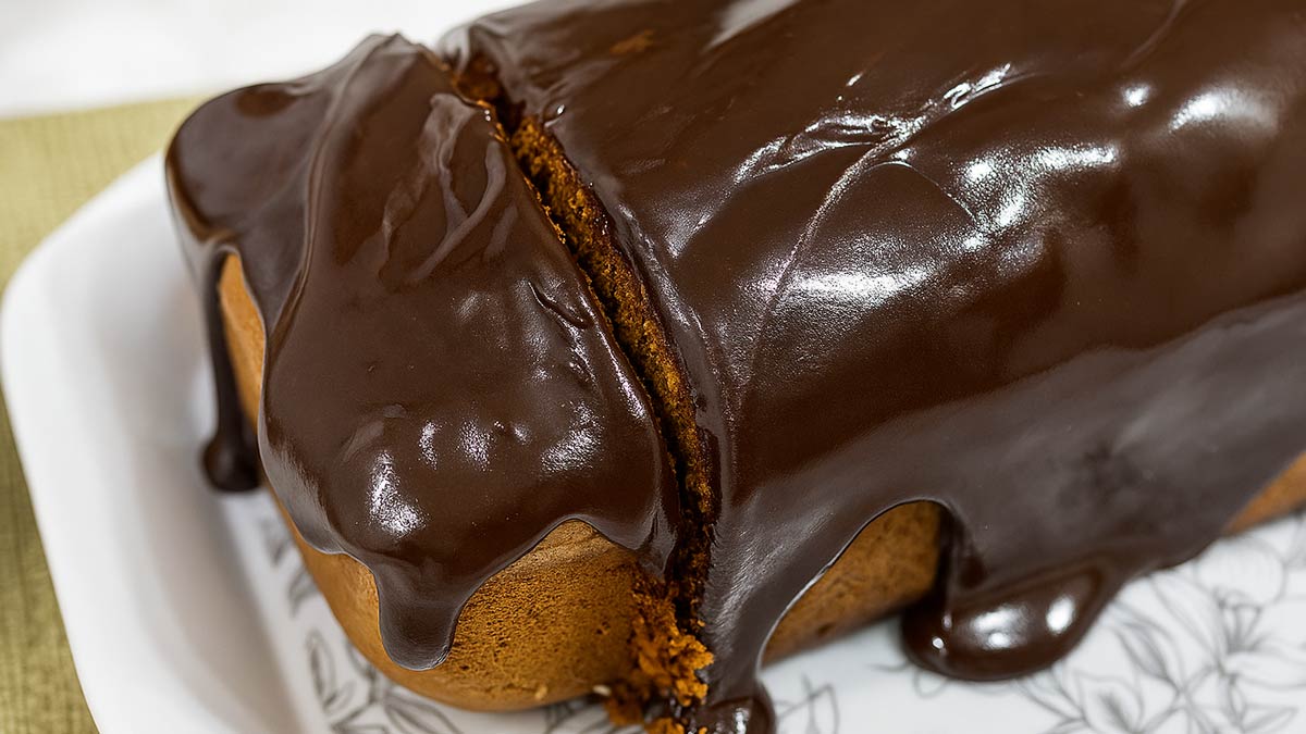 Bolo de Café com Cobertura de Chocolate