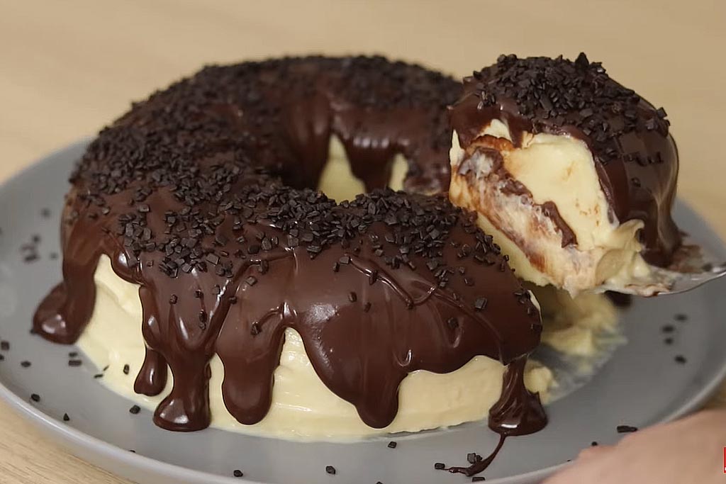 Sorvetão Cremoso com Cobertura de Chocolate